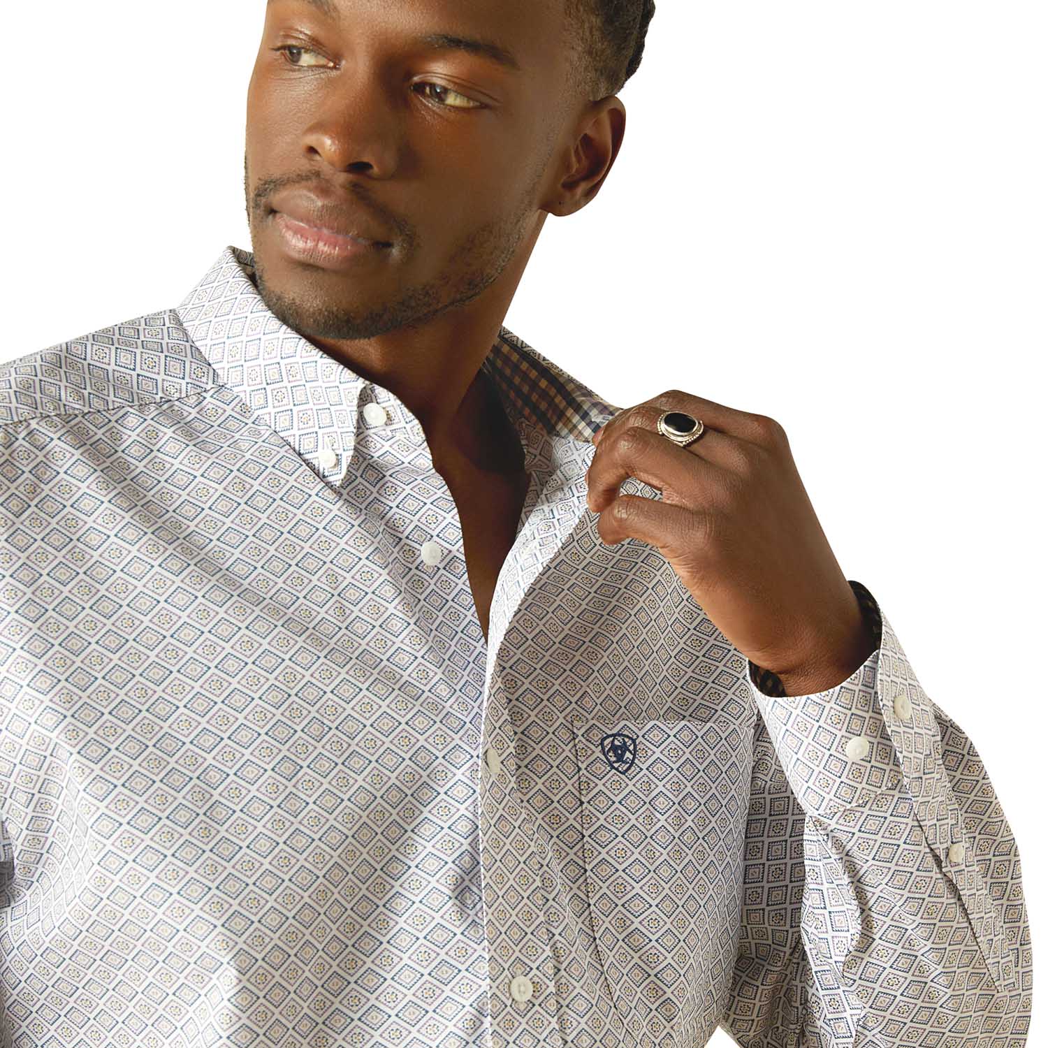 Ariat Mens Wrinkle Free "Declan" Classic Fit Long Sleeve Shirt – Iron-Free Button-Front Shirt