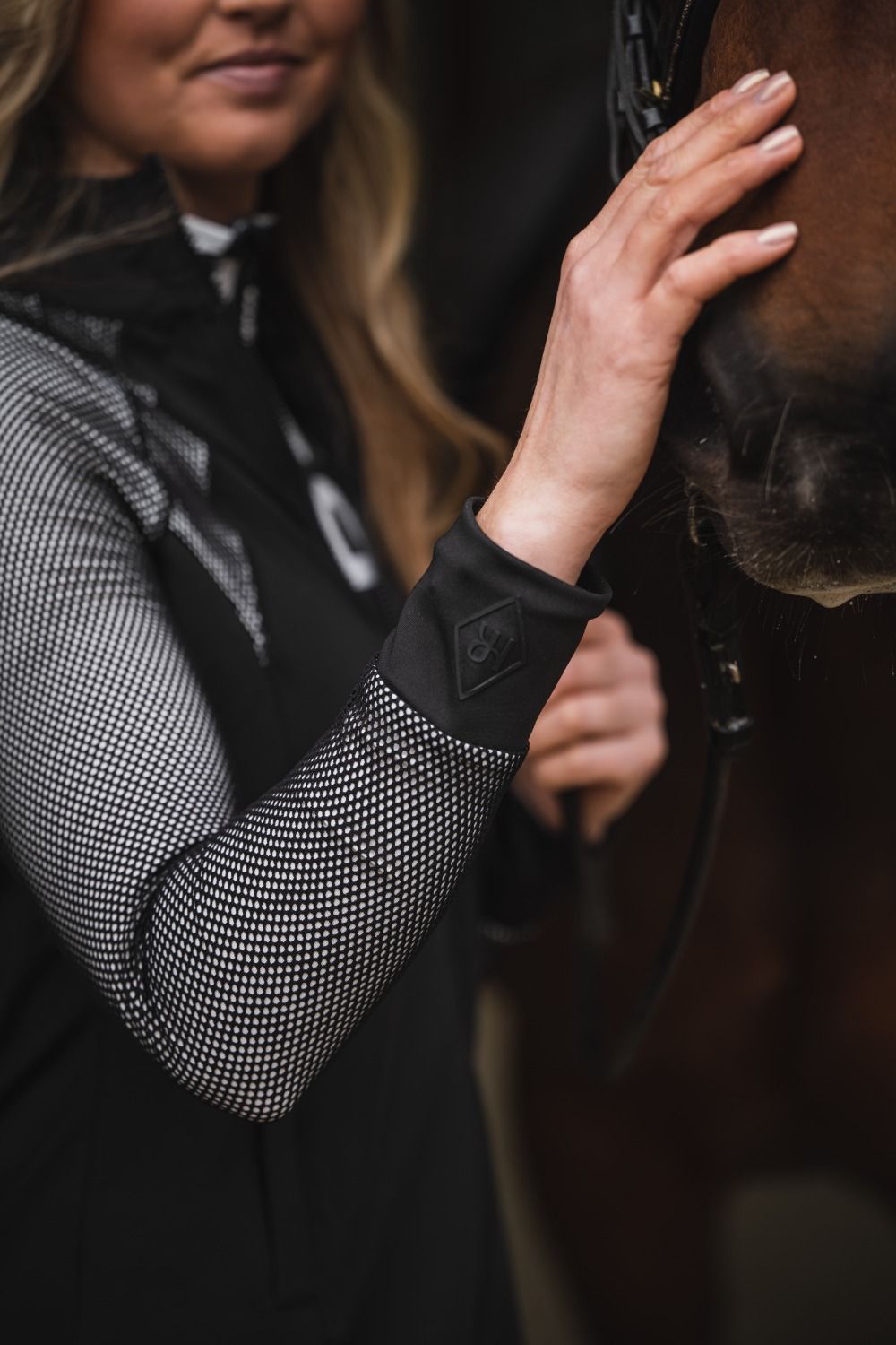 Mrs. Ros Lightweight Training Jacket-Darling with Mesh